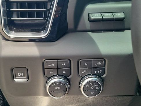Used 2025 GMC Sierra 1500 Denali w/ Denali Reserve Package AWD/4WD image 22