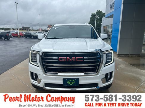 Used 2024 GMC Yukon XL SLT w/ SLT Luxury Package AWD/4WD image 2