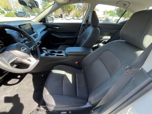 Used 2025 Nissan Altima 2.5 SV image 25