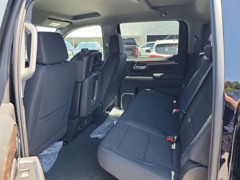 New 2025 GMC Sierra 1500 SLE w/ Preferred Package image 30