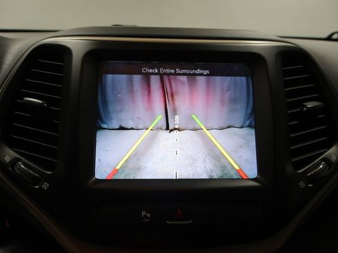 Used 2018 Jeep Cherokee Limited w/ Trailer Tow Group AWD/4WD image 29