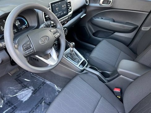 Used 2026 Hyundai Venue SE FWD image 9