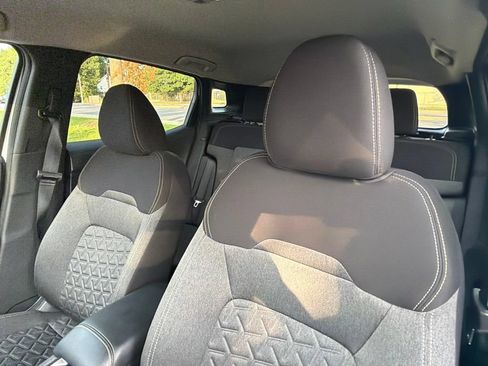 Used 2025 Nissan Kicks SV AWD/4WD image 22