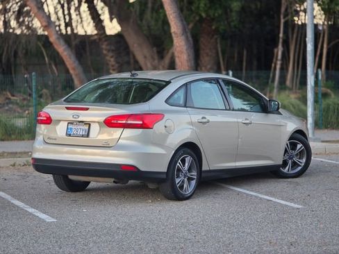 Used 2018 Ford Focus SE w/ SE Appearance Package image 7