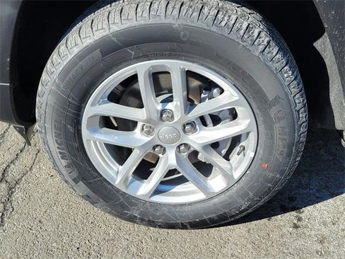 New 2025 Jeep Grand Cherokee Laredo X w/ Luxury Tech Group I image 10