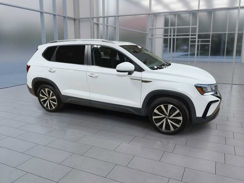 Used 2022 Volkswagen Taos SE AWD/4WD image 2