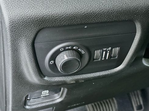 Used 2023 Jeep Grand Cherokee Altitude RWD image 17