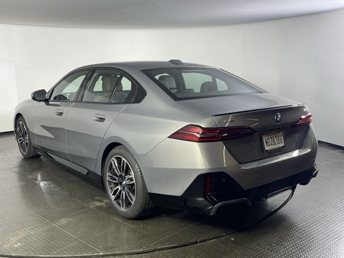 Used 2026 BMW 530i xDrive w/ M Sport Package AWD/4WD image 5