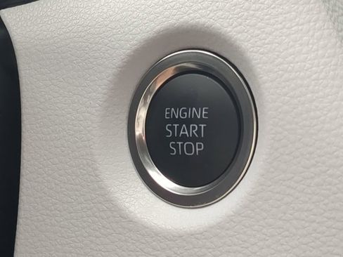 Used 2025 Toyota Corolla SE image 25