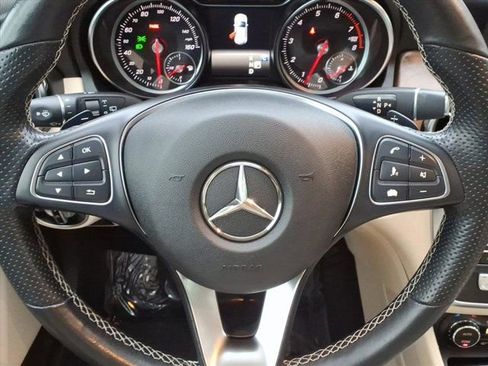 Used 2019 Mercedes-Benz GLA 250 w/ Premium Package image 8