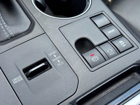 Used 2023 Toyota Highlander XLE image 21