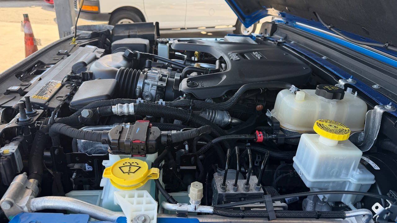 Used 2021 Jeep Gladiator Sport AWD/4WD image 26