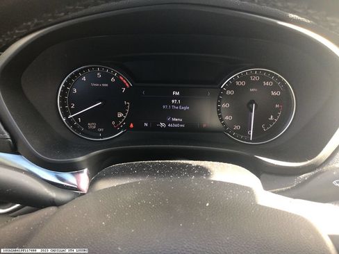 Used 2023 Cadillac XT4 Luxury w/ Cold Weather Package FWD image 13