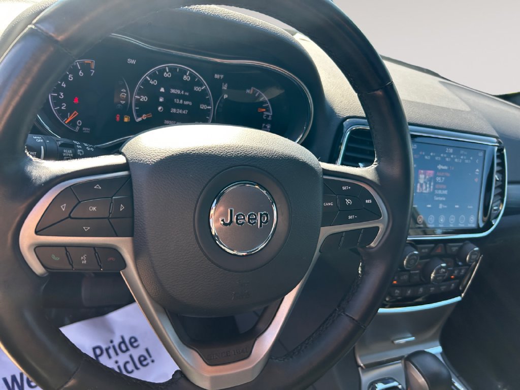 Used 2022 Jeep Grand Cherokee Laredo X AWD/4WD image 12
