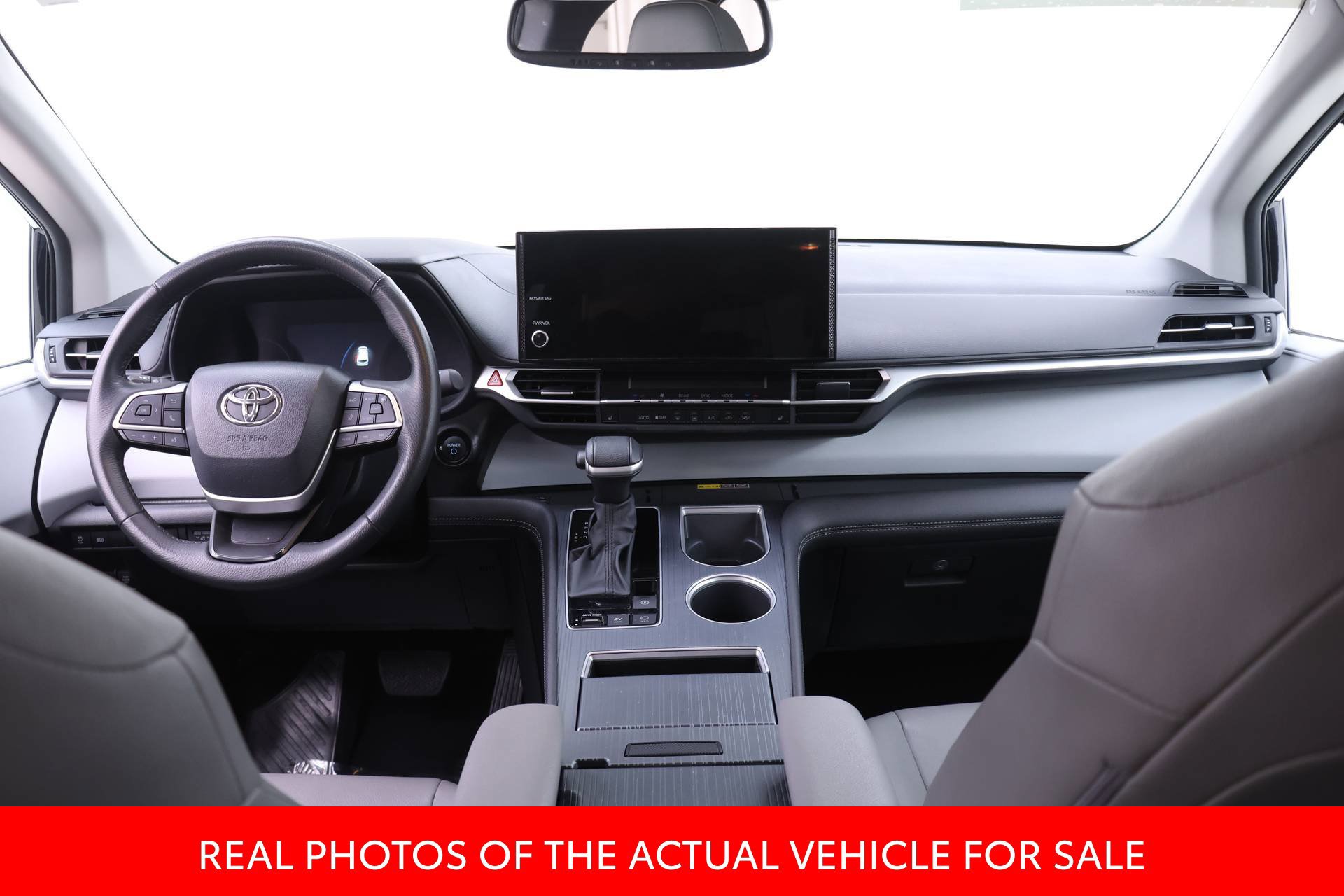 Certified 2026 Toyota Sienna XLE FWD image 5