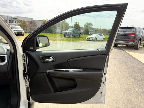 Used 2017 Dodge Journey GT image 27