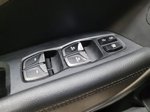 Used 2018 Hyundai Santa Fe SE image 27