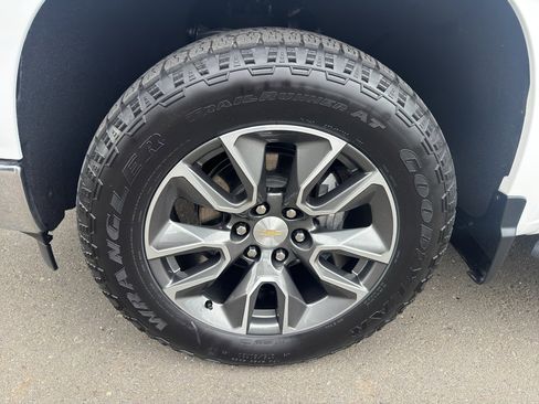 Used 2022 Chevrolet Silverado 1500 LT w/ Z71 Off-Road Package image 23