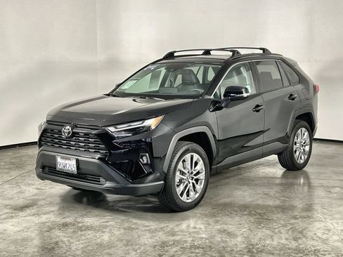 Used 2025 Toyota RAV4 XLE Premium w/ Weather Package FWD image 4