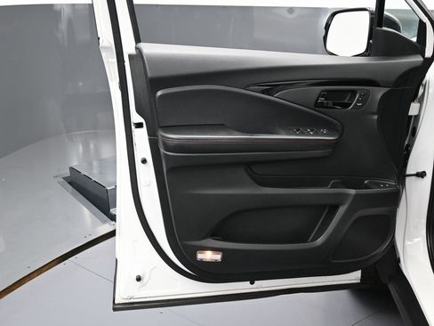 Used 2024 Honda Passport Black Edition image 39