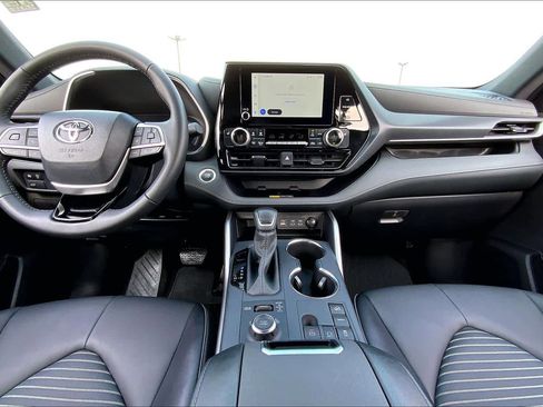 Used 2025 Toyota Highlander XSE image 15