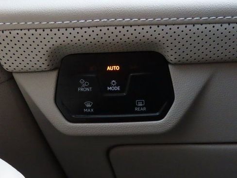 Used 2025 Volkswagen Atlas SEL Premium R-Line image 37