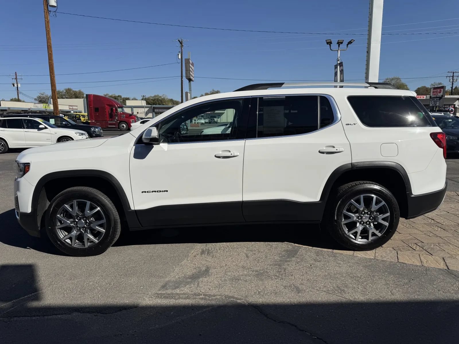 Used 2023 GMC Acadia SLT AWD/4WD image 5