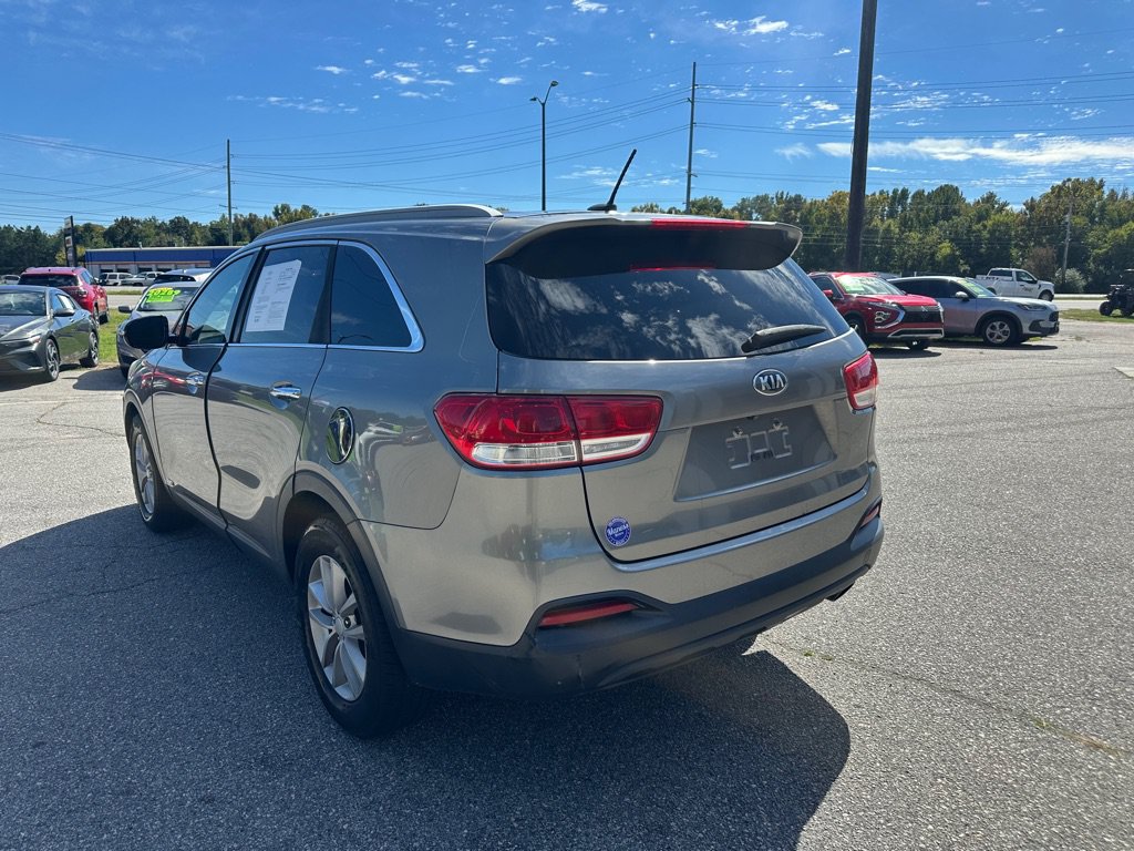 Used 2017 Kia Sorento AWD image 3
