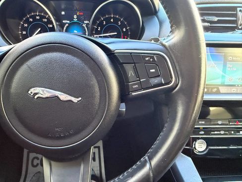 Used 2020 Jaguar F-PACE Premium AWD/4WD image 24