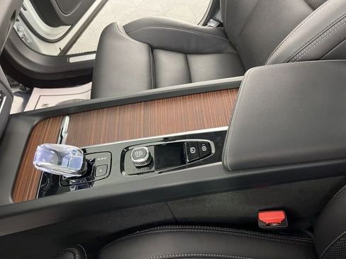 Used 2023 Volvo XC60 B5 Ultimate w/ Climate Package image 27