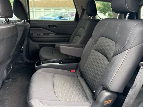 Used 2023 Nissan Pathfinder SV w/ SV Premium Package AWD/4WD image 6