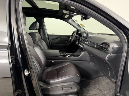 Used 2025 Honda Pilot Black Edition image 15