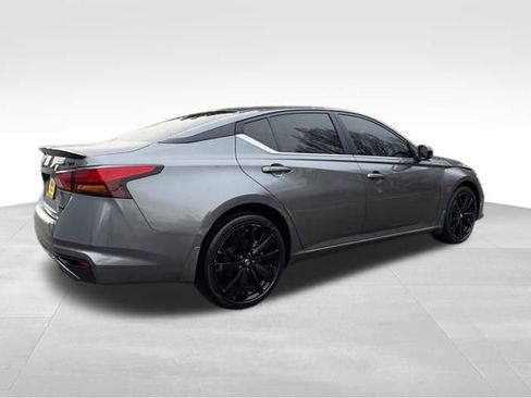 Used 2022 Nissan Altima 2.5 SR w/ Midnight Edition Package image 9