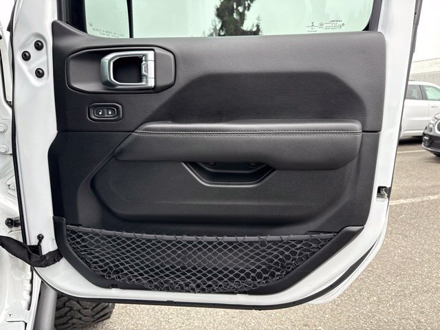 Used 2020 Jeep Gladiator Overland AWD/4WD image 11