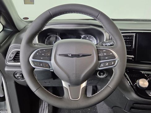 New 2026 Chrysler Pacifica Select image 14