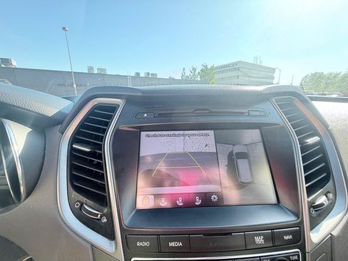 Used 2018 Hyundai Santa Fe Limited AWD/4WD image 18