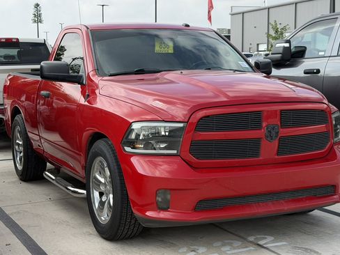 Used 2015 RAM 1500 Express RWD image 3
