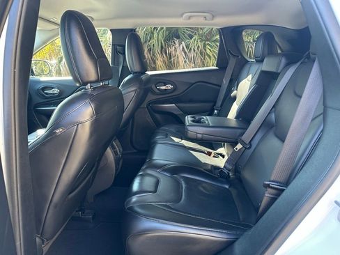 Used 2019 Jeep Cherokee Limited w/ Technology Group image 30