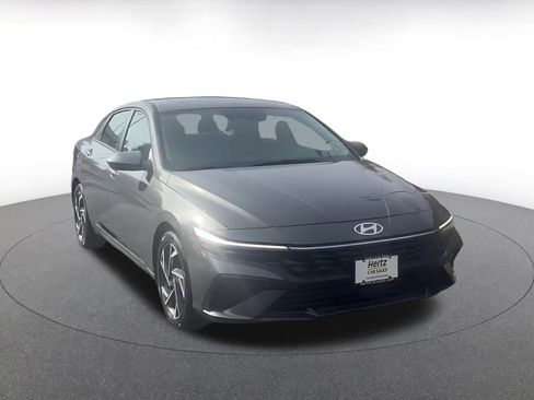 Used 2025 Hyundai Elantra SEL image 3