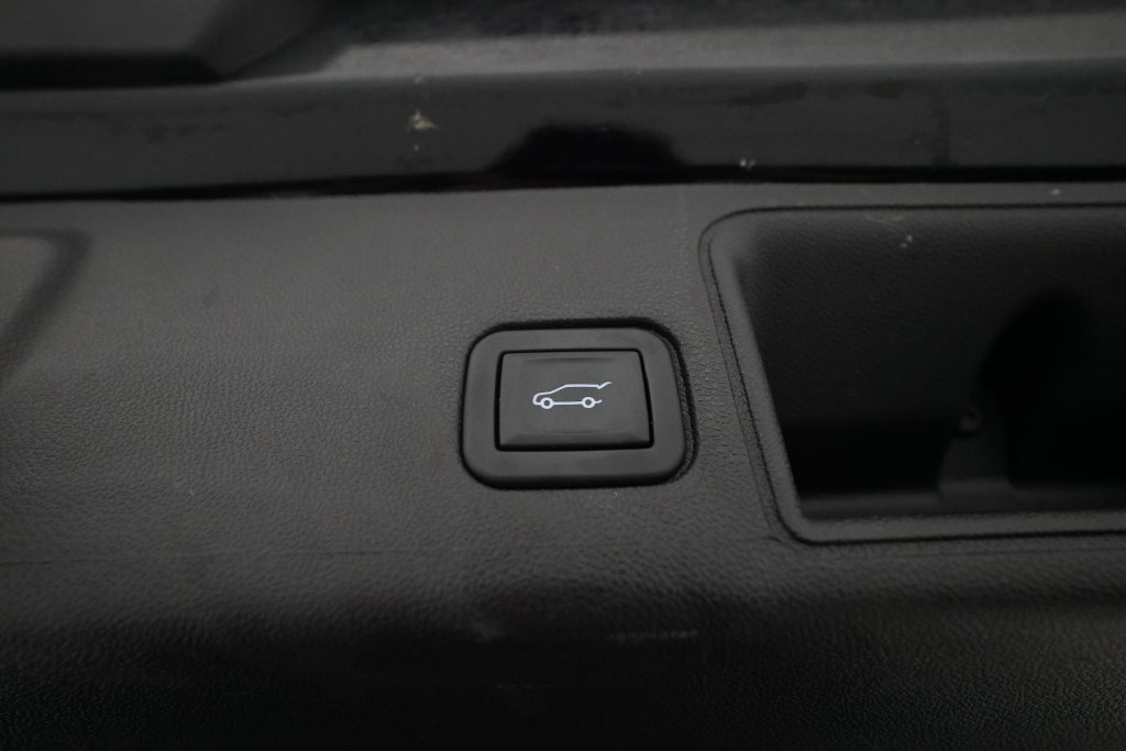 Certified 2024 GMC Terrain SLT w/ Elevation Edition AWD/4WD image 15