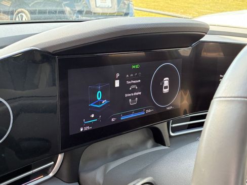 Used 2025 Hyundai Elantra SEL image 41