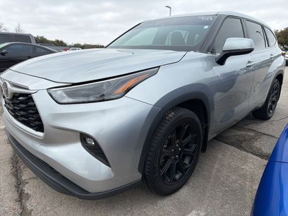 Used 2023 Toyota Highlander LE