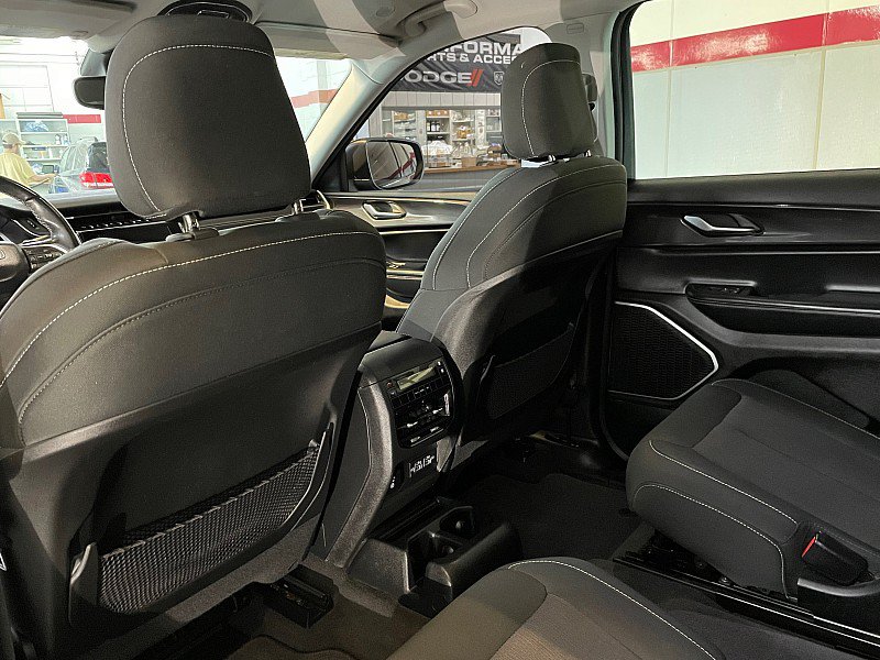 Used 2022 Jeep Grand Cherokee L Laredo w/ Luxury Tech Group I AWD/4WD image 21