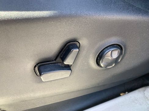 Used 2017 Chrysler Pacifica Touring-L w/ Safetytec Group FWD image 12
