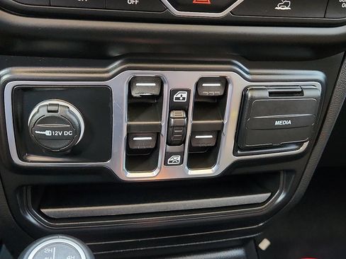 Used 2021 Jeep Gladiator Overland w/ Popular Equipment Package AWD/4WD image 22