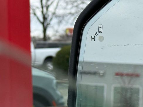 Used 2017 Ford F150 Platinum w/ Equipment Group 701A Luxury image 12