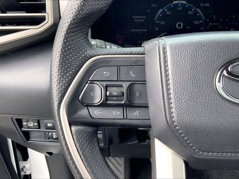 Used 2025 Toyota Sequoia SR5 AWD/4WD image 23