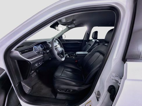 Used 2023 Jeep Grand Cherokee L Limited w/ Luxury Tech Group II RWD image 13