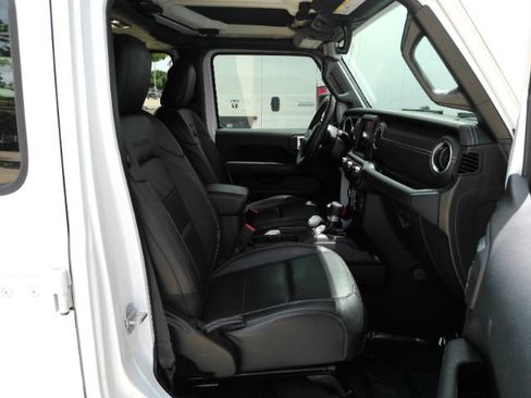 Used 2019 Jeep Wrangler Unlimited Sahara AWD/4WD image 20