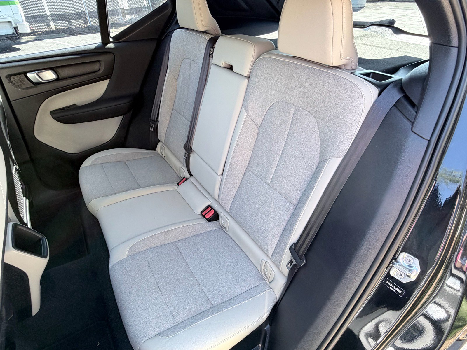 Used 2020 Volvo XC40 T4 Momentum FWD image 9